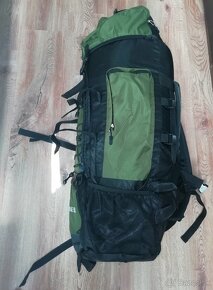 nový nepoužitý batoh objem 90L s ochrannou plas - 6