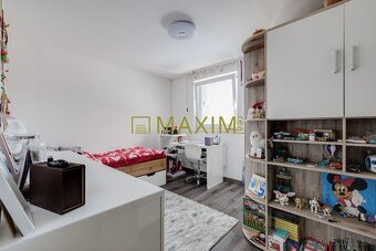Rodinný dom v obci Hamuliakovo s bazénom - stačí sa len nasť - 6