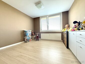 Nadštandardne prerobený 4 izbový byt s balkónom - 6