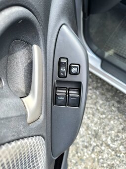 Toyota Yaris 1,3 A/T VVT-I SOL 3D - 6