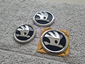 ŠKODA chromové emblémy / znaky / logo / rovný - 6