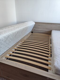 Manželská posteľ s nočným stolíkom - 6