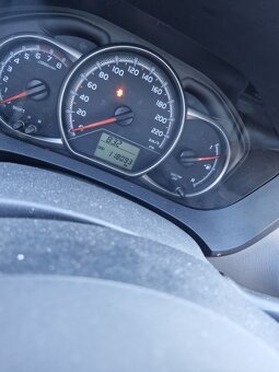 Toyota yaris - 6