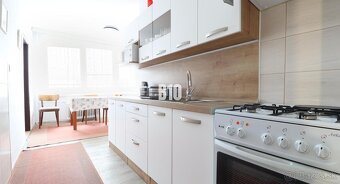 Na prenájom 3 izbový veľkometrážny byt Nováková ulica - 6