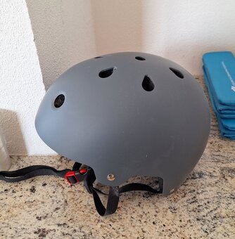 znackova Prilba freeride bicykel kolobezka vel L a XL - 6