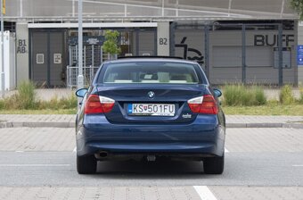 BMW 318i (E90) z roku 2005 - 6