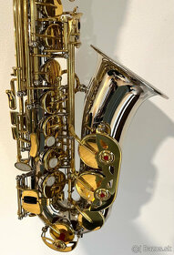 Predám nový Es-Alt saxofón kópia Yamaha strieborný a zlatá m - 6