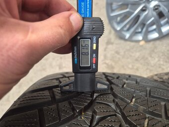 245/40 r19 zimné 4 ks KUMHO dezén 8,5 - 8,1 mm - 6