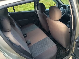 Dacia Sandero - 6