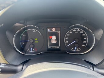 Toyota Yaris Hibrid 1.5 - 6