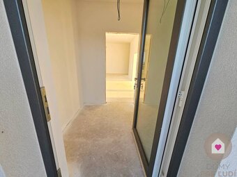 SAMOSTATNE STOJACÍ BUNGALOV- 108m2 + krytá terasa 12m2, POZE - 6