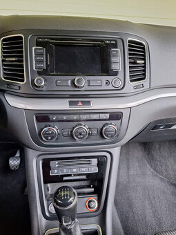 Predám Vw Sharan 7N 2,0 TDI 103 KW 4MOTION 4x4, 7 miest - 6