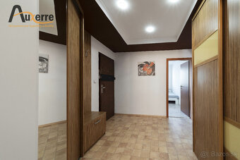 NA PREDAJ. Priestranný 3-izbový byt s loggiou - Petržalka - 6