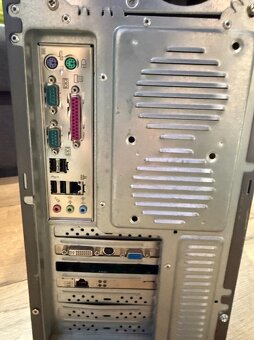 Stolový počítač s Windows XP – ideálny pre staršie programy - 6