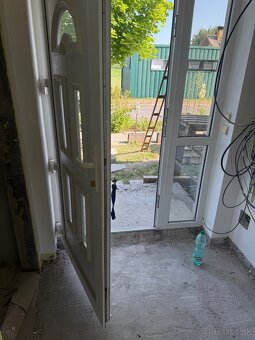 Predám plastove vchodové dvere - 6