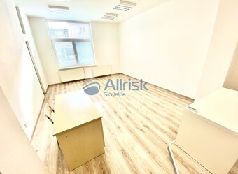 Exkluzívny prenájom obchodných priestorov v centre Malaciek - 6