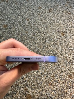 iPhone 12 - baterie 94% - 6