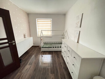 Na predaj 4 izbový rodinný dom s garážou a pozemkom 800 m2. - 6