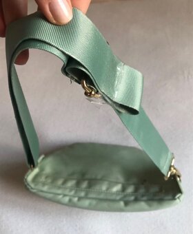 ————-—-Nová mint ľadvinka/kabelka Bench, 8 E————— - 6