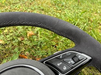 AUDI MULTIFUNKCNY VOLANT ALKANTARA s logom RS - 6