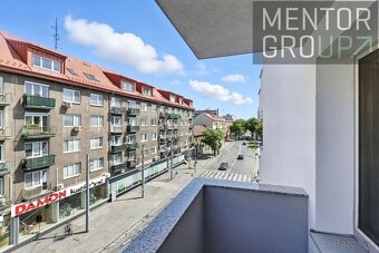 REZERVOVANÉ Na predaj priestranný 3-izbový byt s dvoma logg - 6