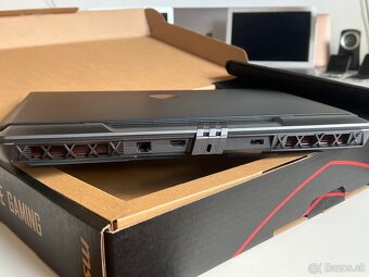 MSI Vector 16 HX (RTX 5070Ti) - 6