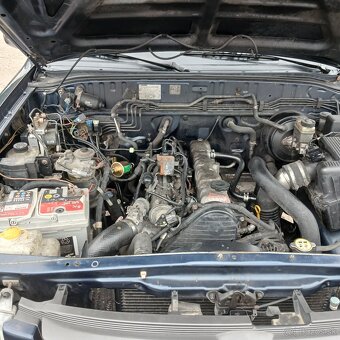 Mazda b2500.       Big food. - 6