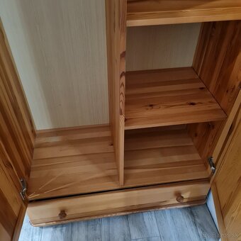Šatníková skrina z masívu - 6