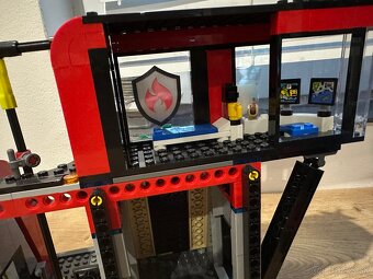 Lego city Hasičská stanica s hasičským vozidlom - 6