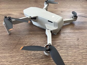 Dron DJI mini 2 4K Fly More Combo - 6