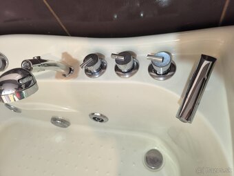 Hydromasážna vaňa s rádiom - 6