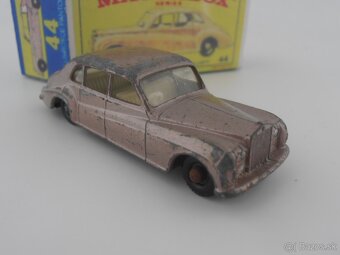 Pontiac Coupe, Rolls Royce, Jaguar E - 6