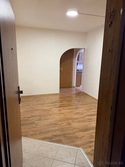 Prenájom 4-izbový byt v Handlovej - 6