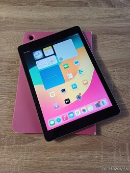 9.7" tablet iPad 6 generácie 128GB Space Gray - 6