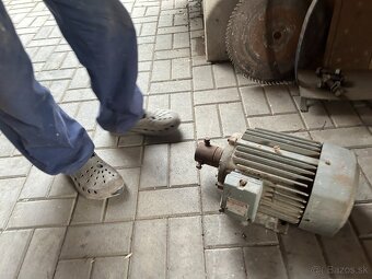 Predám funkčný hobľovací stroj, píla na kov a 3f motor - 6