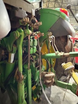 Predam traktor John Deere 6520 SE - 6