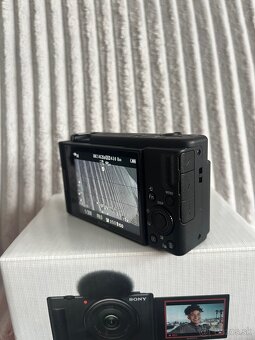 Sony ZV-1F - 6