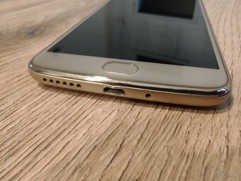 Motorola Moto e4+ - 6