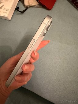 Predám iPhone 15 v super stave - 6