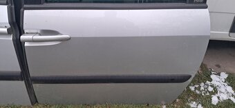 Peugeot 807, Citroen C8 - 6