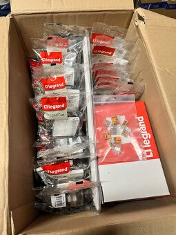 LEGRAND valena life biela cierna vypinace zasuvky, asfora - 6