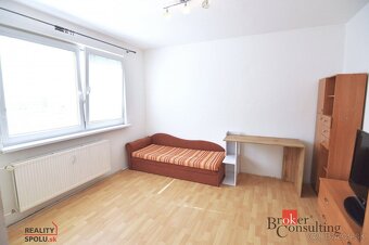 3-izbový byt v obľúbenej lokalite, 75 m2 + loggia - 6