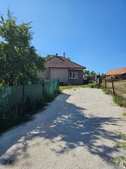 Slnečný dom s veľkým pozemkom a krásnym výhľadom pod horami - 6