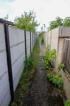 NA PREDAJ – Pestovaná záhrada s chatkou v lokalite Žabí Maje - 6