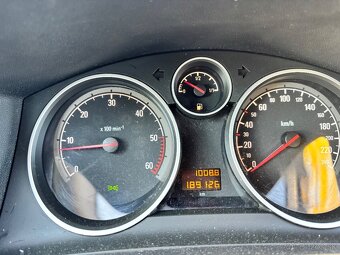 Predávam Opel Zafira 1.9 CDTI 7miest - 6