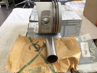 Mercedes W 109 300 SEL 6.3, W100, org.Mahle, 8 piestov 100 0 - 6