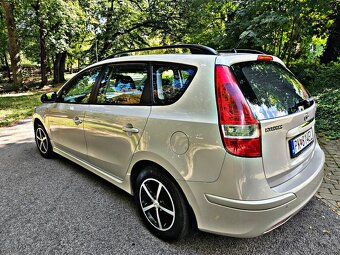 Hyundai i30 Combi family 1.6 benzín 93kW - 6