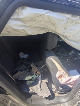 Predám HAVAROVANE auto seat leon - 6