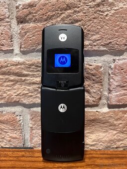 Motorola legendárne mobily RAZR V3/SLVR L7e/KRZR K1 - 6