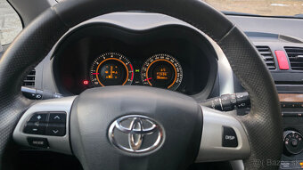 Toyota auris 2012 - 6